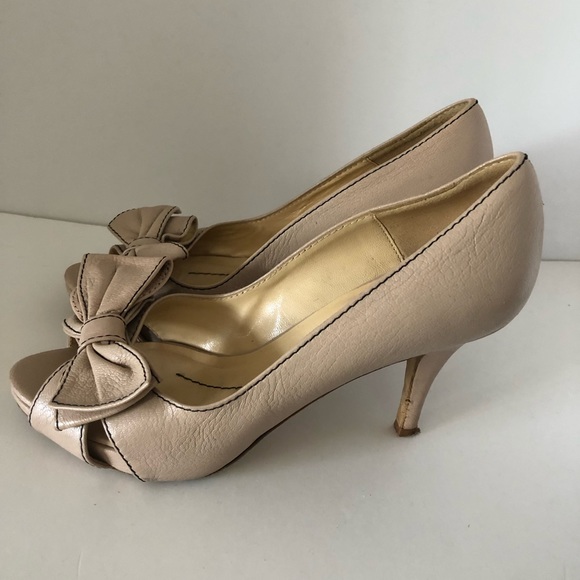 Kate Spade beige open toe pumps. Size 6 - Picture 6 of 6